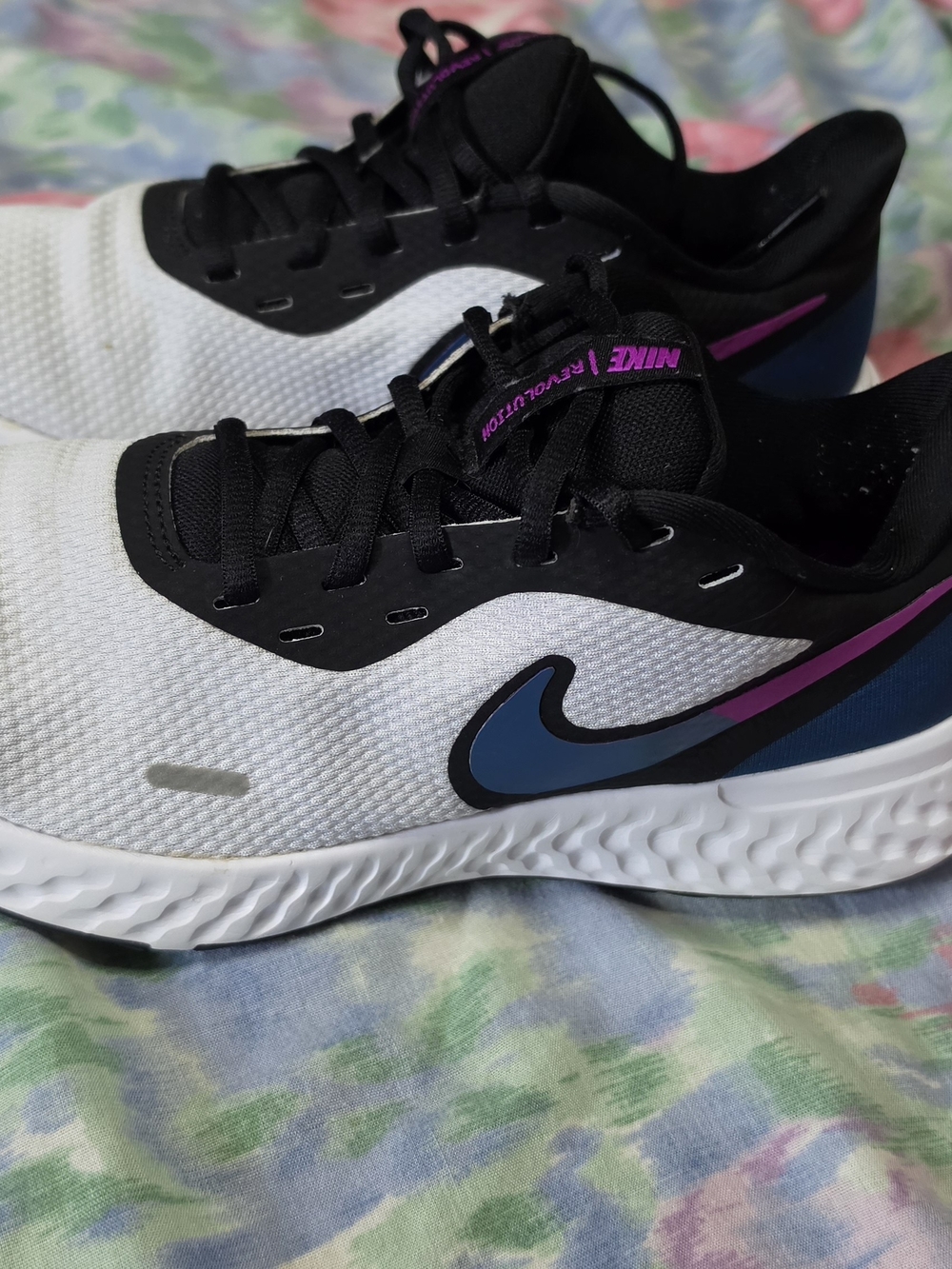 Nike Women's White & Black Running Shoes with Blue Swoosh